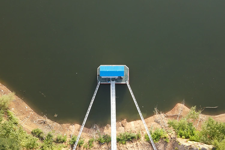 Como um navio flutuante com entrada de água para abastecimento aumenta a eficiência do gerenciamento de água?