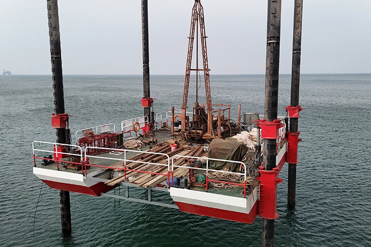 Plataforma autoelevatória de manutenção